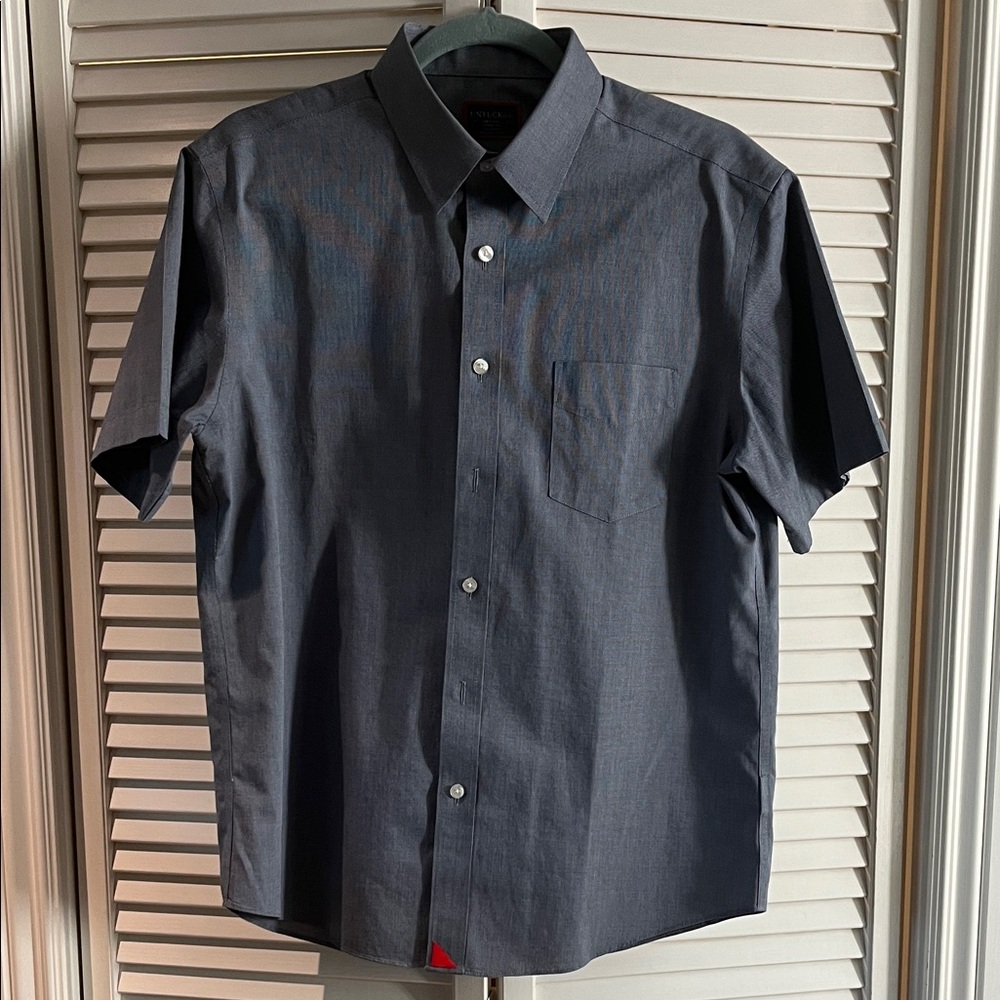 UNTUCKit Men's Dark Gray Short Sleeve Shirt